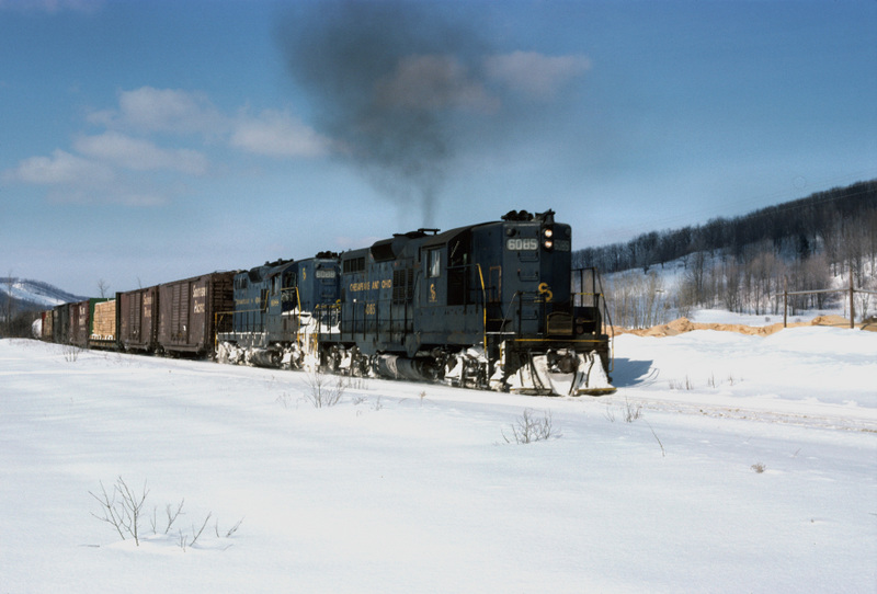 MIGN train near Moore, MI